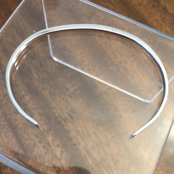 Vintage 1970s AVON Slender Touch Silver Tone Cuff Bracelet - Picture 5 of 11